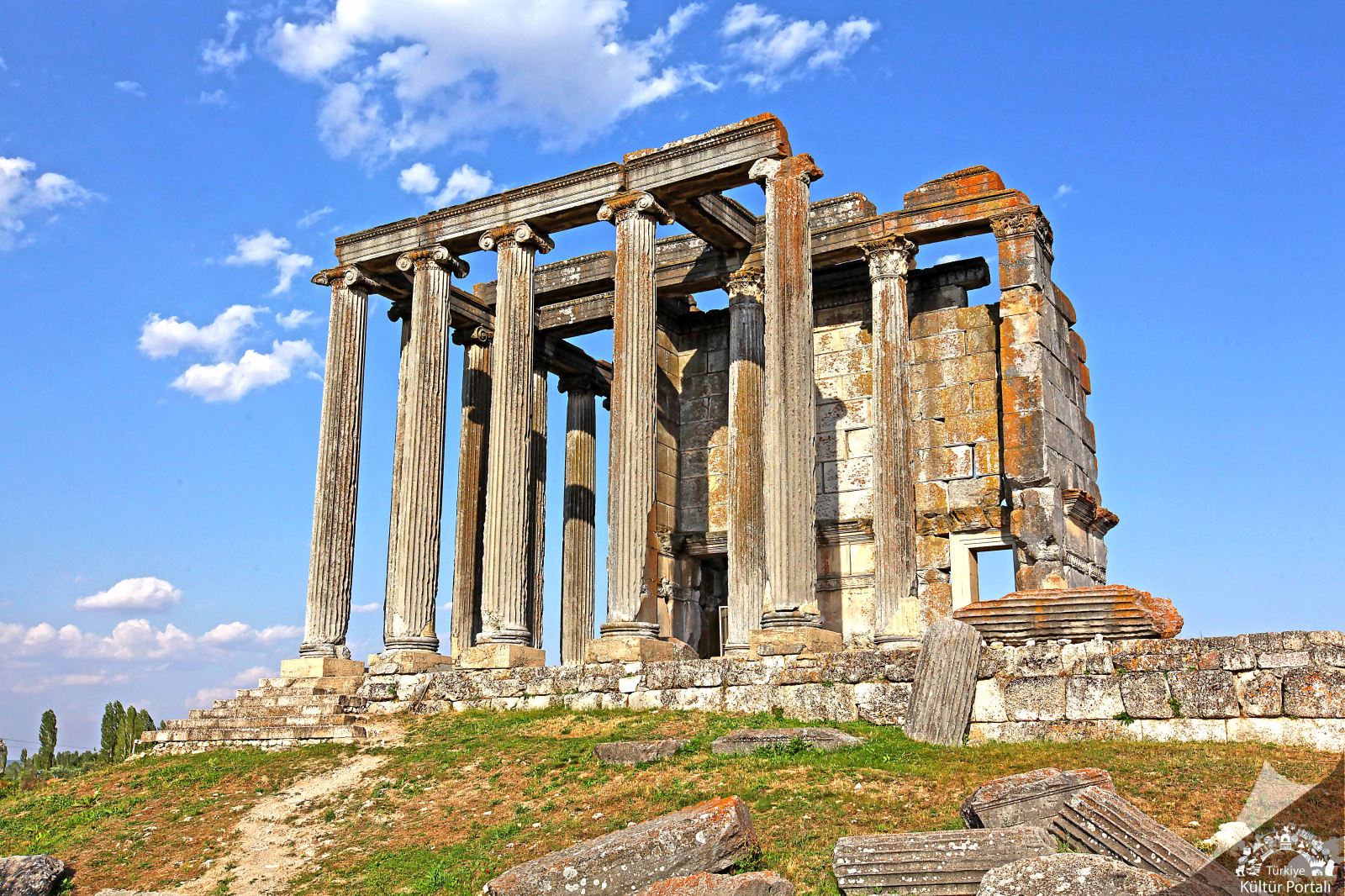 Ege’nin Tarih Kokan İlçeleri: Antik Kentler ve Kültürel Miraslar
