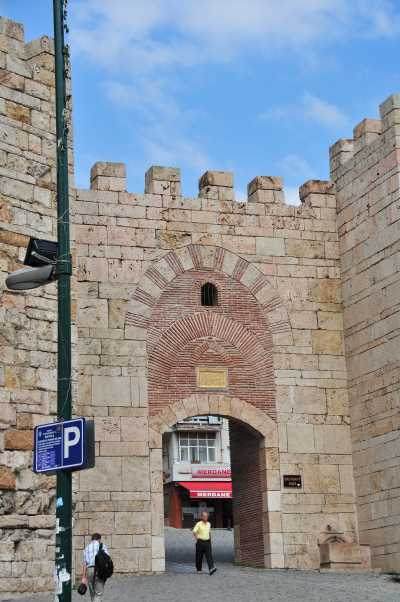 Hisar (Saltanat) Kapısı Osmangazi/Bursa, Bursa Valiliği arşivinden 2012 yılında alınmıştır.