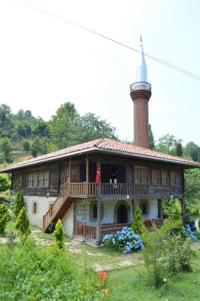 Akçakoca Hemşin Köyü Camii