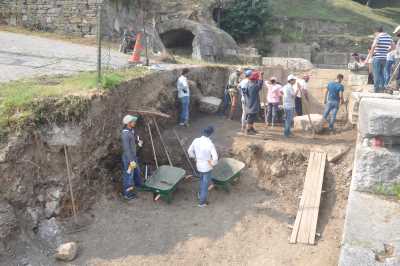 Düzce İli, Merkez İlçe, Çiftepınarlar Mahallesinde bulunan Prusias ad Hypium Antik Kentine ait tiyatronun 2017 yılına ait kazı çalışmaları devam ediyor…