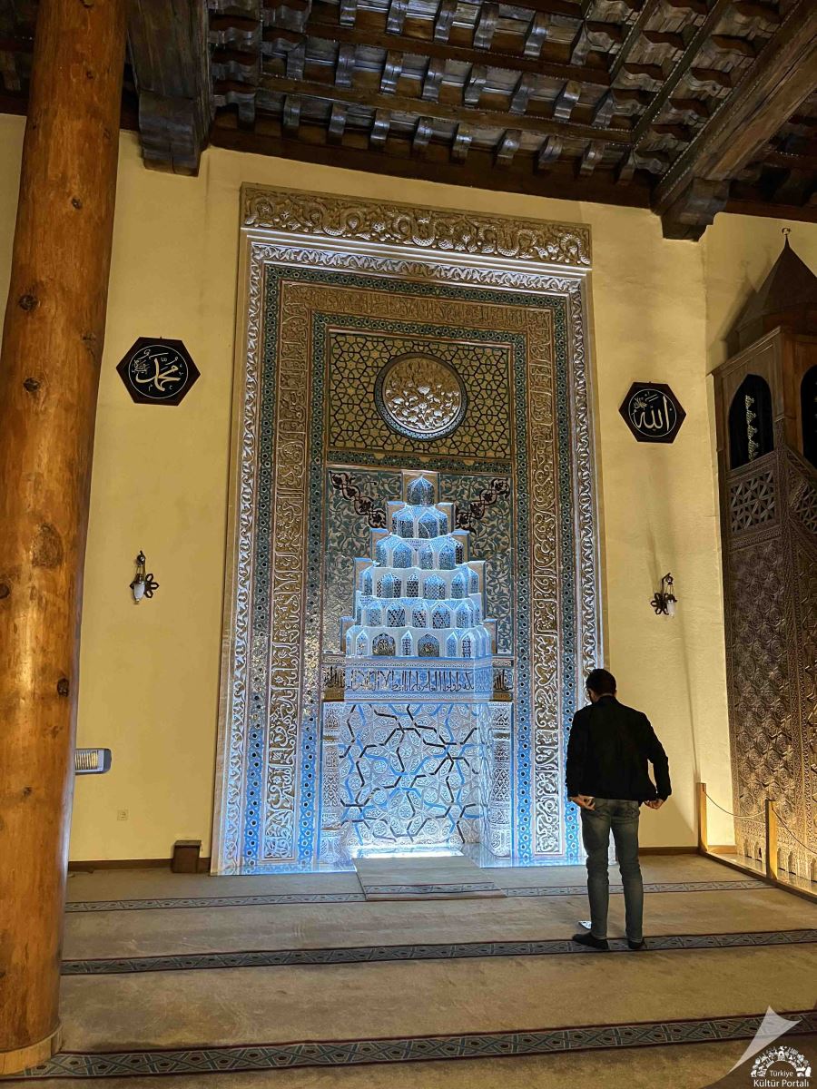https://www.kulturportali.gov.tr/contents/images/Ankara_%20Ahi_%C5%9Ferafeddin%20-%20Arslanhane%20camii%20TGA%207%20kopya.jpg