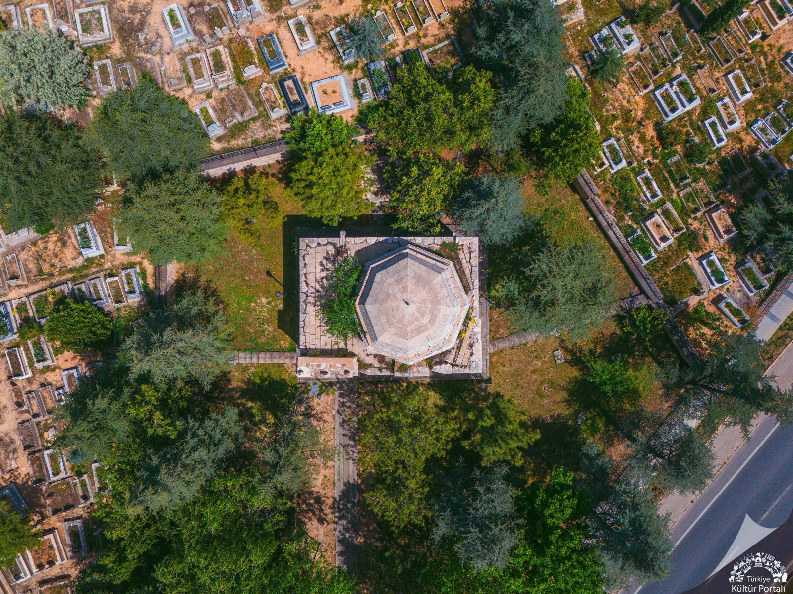 Kırşehir Aşık Paşa Türbesi