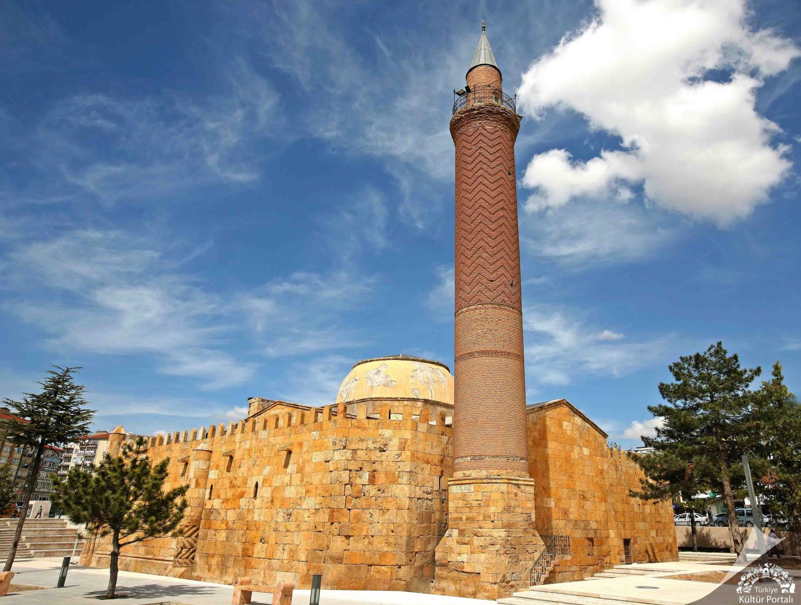 Kırşehir Cacabey Medresesi ve minaresi