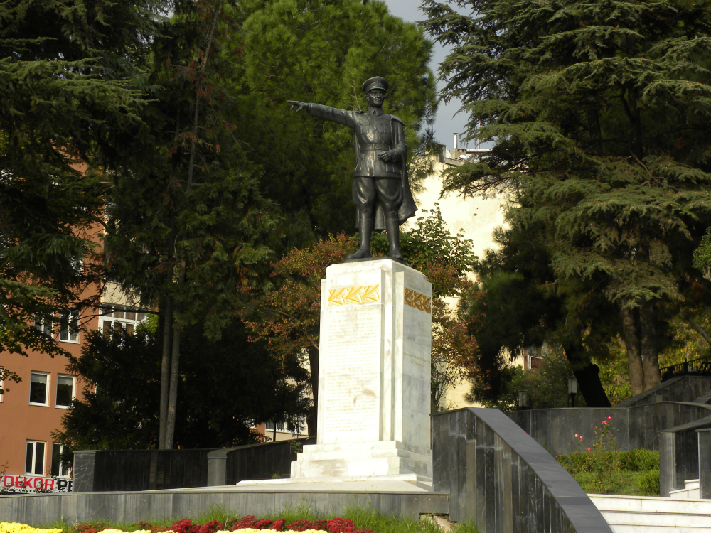 İzmi̇t Atatürk Heykeli̇