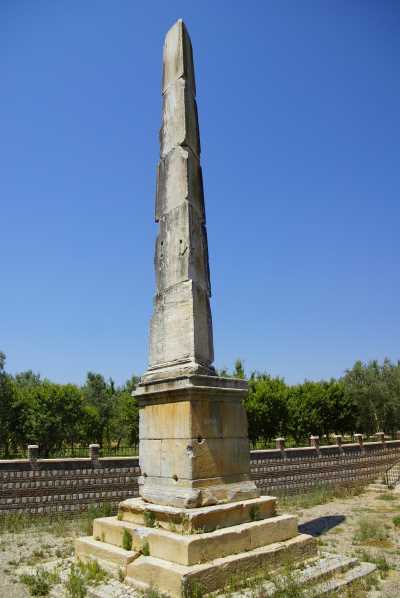 Dikili Taş (Obelisk)