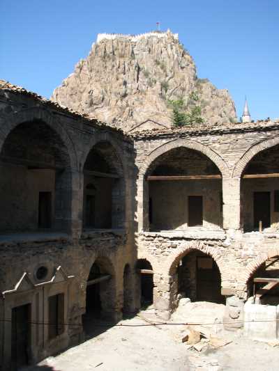 TAŞHAN (Hoca Üveys Hanı)