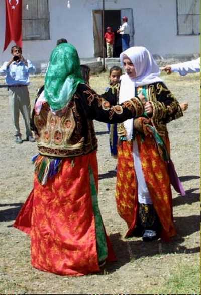 YÖRESEL KADIN KIYAFETİ
*Fotoğraf: M.Kemal KARATATAR