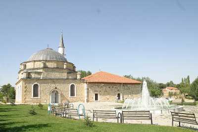 Yozgat ili, Merkez İlçesine Bağlı Osmanpaşa Beldesinde Bulunan;
'Osmanpaşa (Emirci Sultan) Türbesi'