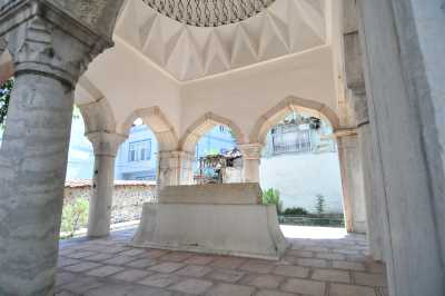 Devlet Hatun Türbesi Yıldırım/Bursa, Bursa Valiliği arşivinden 2012 yılında alınmıştır.