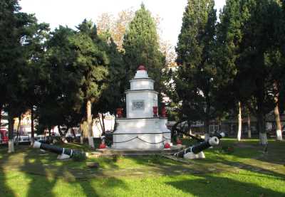 Deniz Şehitleri Anıtı-(Sinop Arkeoloji Müzesi Müdürlüğü Arşivi)