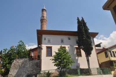 Akçakoca Camii ( Dere Camii )