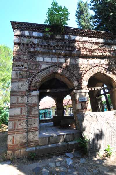 Saraylılar (Cariyeliler) Türbesi Osmangazi/Bursa,Bursa valiliği arşivinden 2012 yılında alınmıştır.