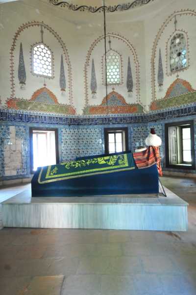 Şehzade Mustafa (Mustafa Cedid) Türbesi Osmangazi/Bursa, Bursa Valiliği arşivinden 2012 yılında alınmıştır.