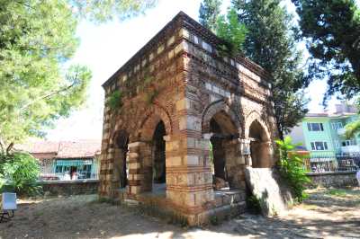 Saraylılar (Cariyeliler) Türbesi Osmangazi/Bursa, Bursa valiliği arşivinden 2012 yılında alınmıştır.