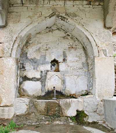 Baş Mahalle Çeşmesi
