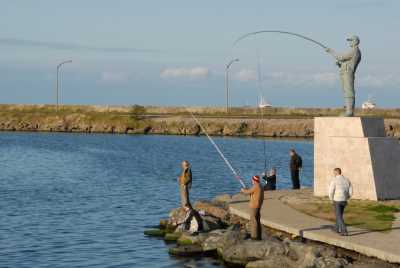Sahil Yolu Balıkçı Heykeli (Fotoğraf: Samsun İl Kültür ve Turizm Müdürlüğü Arşivi)