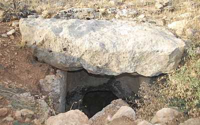 Akçaşar Yeraltı Oyma Oda Mezarı