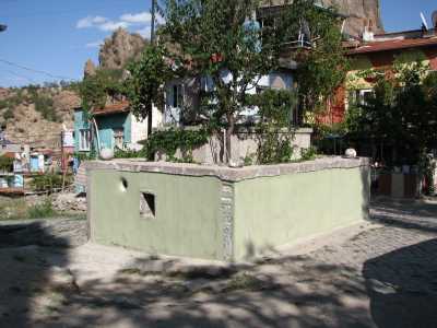 DEDEBAŞI (KARADEDE) TÜRBESİ