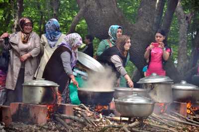 Hıdrellez Şenliğinde Pişirilen Keşkekler- (Sinop İl Kültür ve Turizm Müdürlüğü Arşivi)