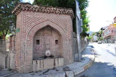 Muradiye Medresesi Çeşmesi Osmangazi/Bursa, Bursa Valiliği arşivinden 2012 yılında alınmıştır.