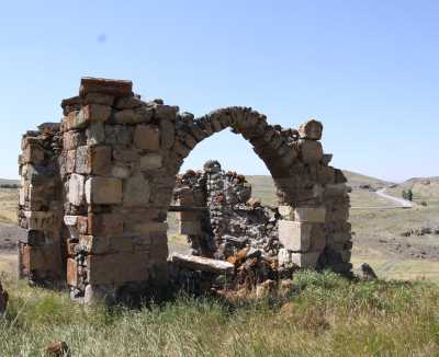 Yozgat, Akdağmadeni İlçesi Muşali Köyünde Bulunan:
(Mahmut Çelebi Türbesi)