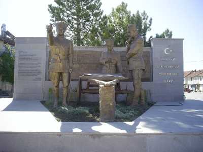 Kırık Kağnı ve Üç Komutan Anıtı 