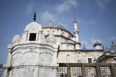 Çapanoğlu (Büyük) Camii Hamidiye Saatli Çeşmesi 
