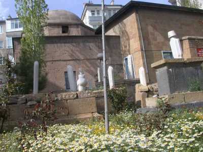 Kemali Ümmi Türbesi