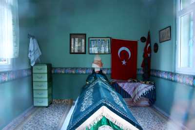 Aydoğdu Bey Türbesi Koyunhisar Köyü-Yenişehir/Bursa, Bursa Valiliği arşivinden 2012 yılında alınmıştır.