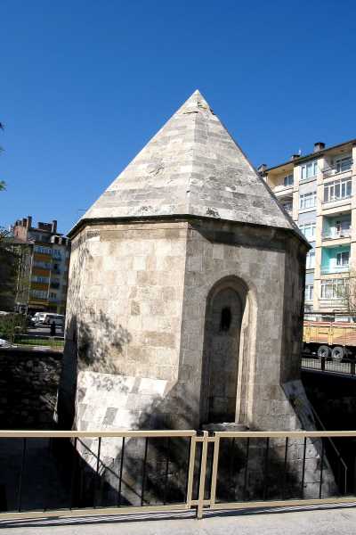 AHİ EMİR AHMED KÜMBETİ