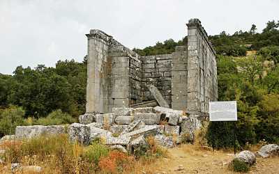 İmp. ve Zeus Tapınağı (B Tapınağı)