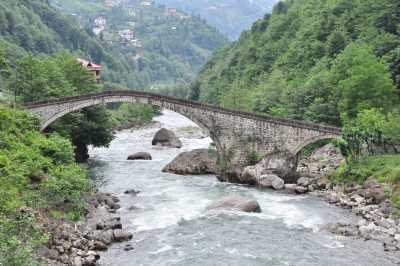 Kadıköy (Örenkit) Köprüsü Kaynak: Rize İl Kültür ve Turizm Müdürlüğü Fotoğraf Arşivi