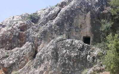 İnhisar Kaya Mezarı
