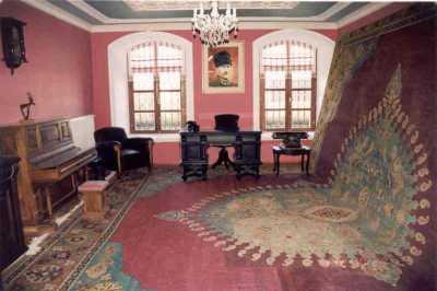 40 m²lik Halı ve Konsol Piyano