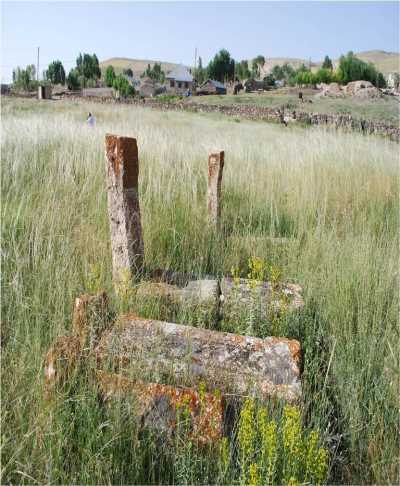 BİTLİS-ADİLCEVAZ-KARAŞEYH KÖYÜ MEZARLIĞI 