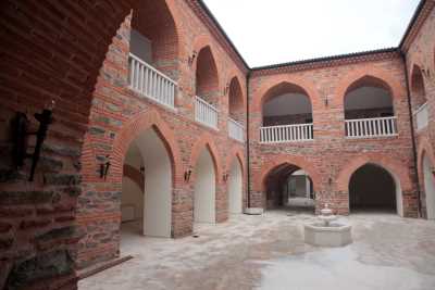 Çukur (Kütahya) Han Osmangazi/Bursa, Bursa Büyükşehir Belediyesi arşivinden 2013 yılında alınmıştır.