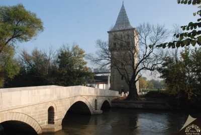 Adalet Kasrı ve Kanuni Sultan Süleyman Köprüsü