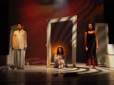 GEÇMİŞTEN GELEN KADIN