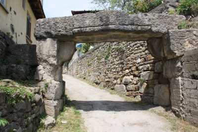 Atlı Kapı ve Uzantısı Surlar