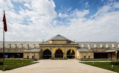 Ekmekçioğlu Ahmet Paşa Kervansarayı