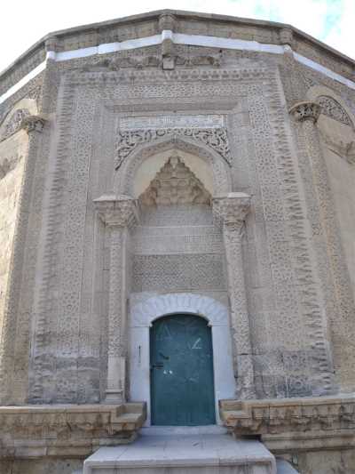 Hüdavent Hatun Türbesi 