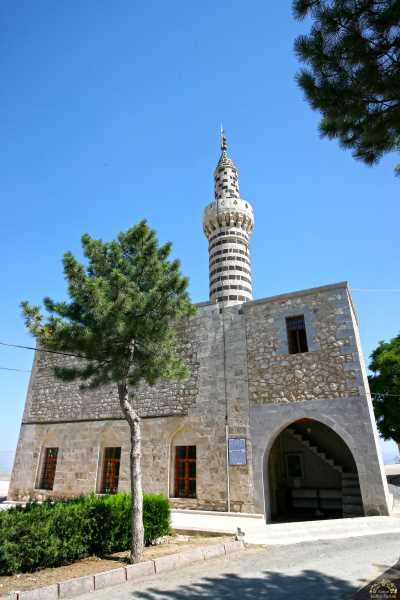 Alacalı Cami