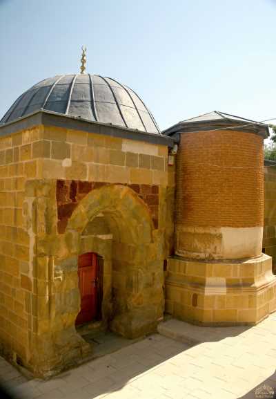 Arap Baba Mescidi ve Türbesi