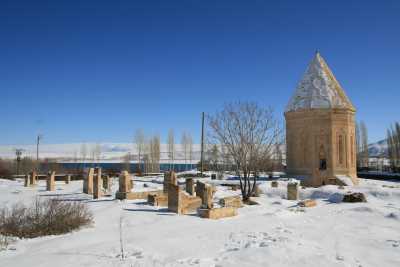 Gevaş Selçuklu Mezarlığı ve Halime Hatun Kümbeti