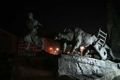 Atatürk ve Kurtuluş Anıtı