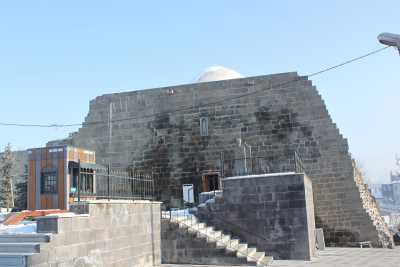 EBU İSHAK KAZERUNİ 