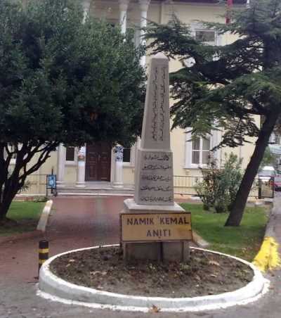 Namık Kemal Anıtı